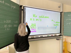 SMART7000R, SMART-Board, Display, Schule, Bildung Grundschule Aich