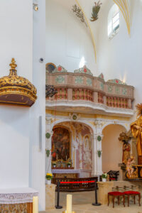 Abteikirche St. Michael, Bamberg, Beamsteering-Lautsprecher neben dem Altar