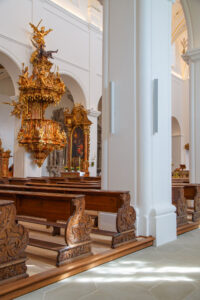 Abteikirche St. Michael, Bamberg, Beamsteering Lautsprecher im Mittelschiff