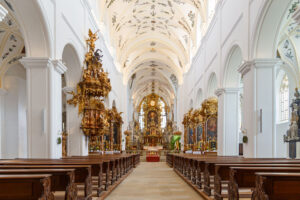 Abteikirche St. Michael, Bamberg, Mittelschiff mit "Himmelsgarten"